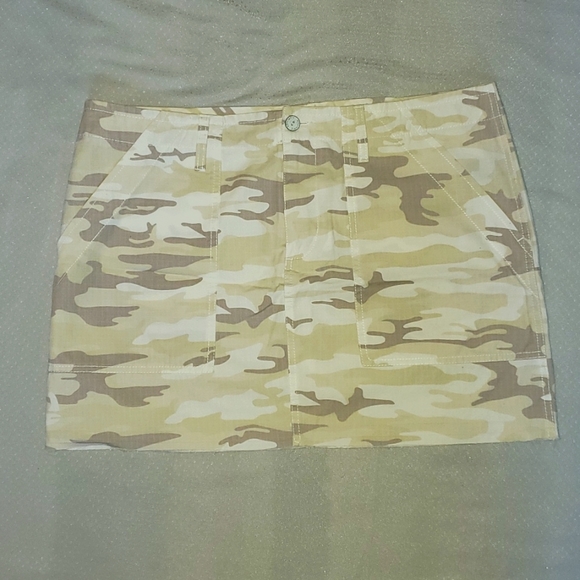 Light colored camo print skirt - Picture 1 of 4